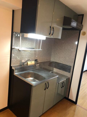 【キッチン】 | コンフォートスペース箱崎 | 別号室の写真になります。現況優先。