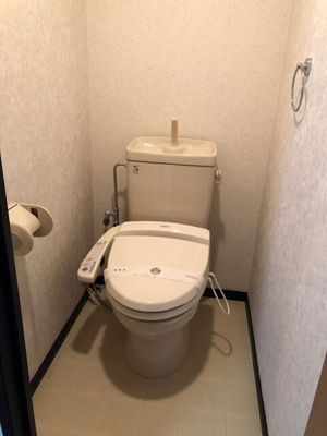 【トイレ】 | コンフォートスペース箱崎 | 別号室の写真になります。現況優先。
