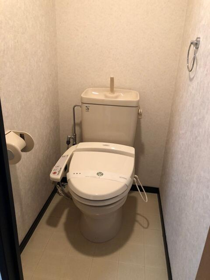 【トイレ】 | コンフォートスペース箱崎 | 別号室の写真になります。現況優先。