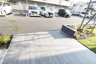 【駐車場】