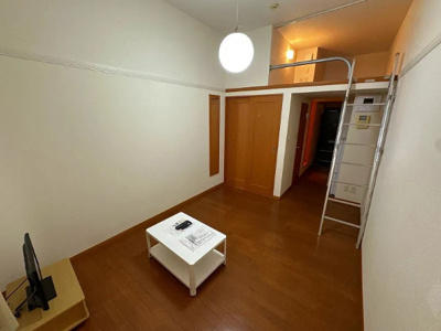 【居間・リビング】 | ソレーユ | 1階はフローリング、2階以上はカーペットタイプとなります。