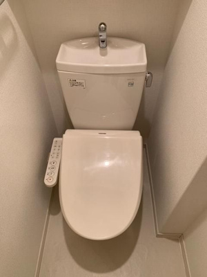 【トイレ】 | キャッスル綱場 | 別号室の写真になります。現況優先。