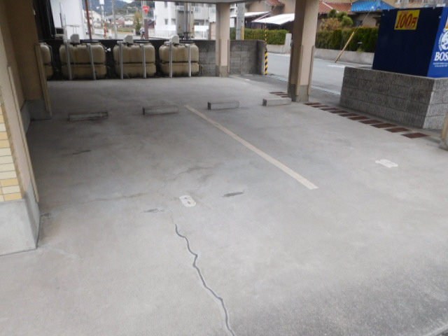 コンフォート英賀保の駐車場