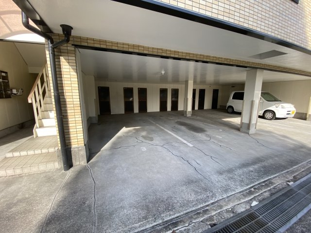 コンフォート英賀保の駐車場