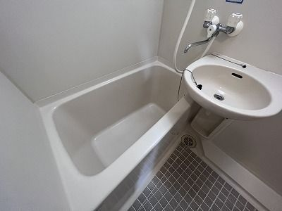 【浴室】 | キャッスルマンション箱崎九大前 | 別号室の写真になります。現況優先。