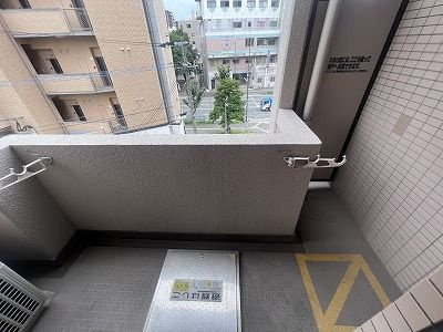 【バルコニー】 | キャッスルマンション箱崎九大前 | 別号室の写真になります。現況優先。