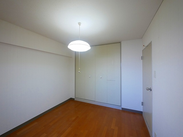 藤和奈良ハイタウンⅡの洋室|落ち着いた色調の洋室です