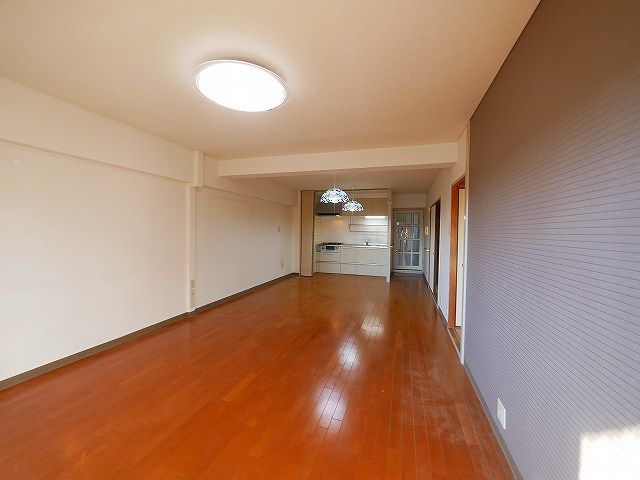 藤和奈良ハイタウンⅡの居間・リビング|ゆったり過ごせるリビングです