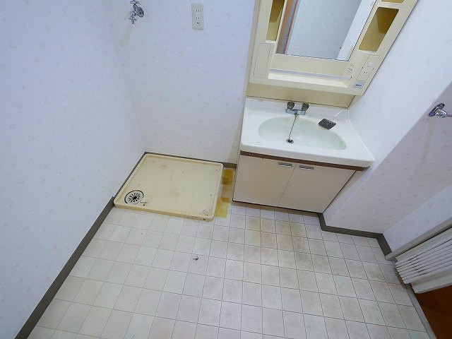 藤和奈良ハイタウンⅡの洗面所|忙しい朝には欠かせない洗面所です