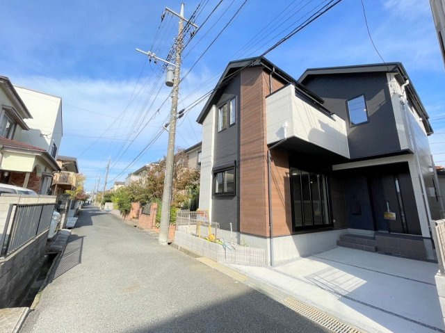 流山市鰭ヶ崎　新築戸建　全1棟の前面道路含む現地写真|前面道路含む現地写真になります。