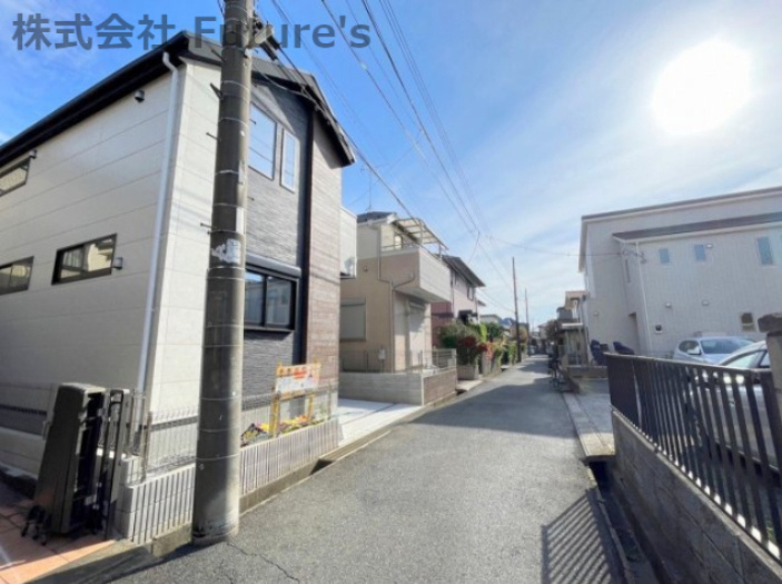 流山市鰭ヶ崎　新築戸建　全1棟の前面道路含む現地写真|前面道路含む現地写真になります。