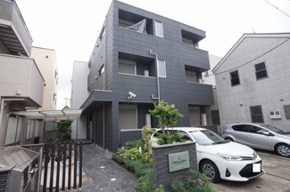 【外観】 | 3階建アプローチも余裕ある瀟洒な建物です