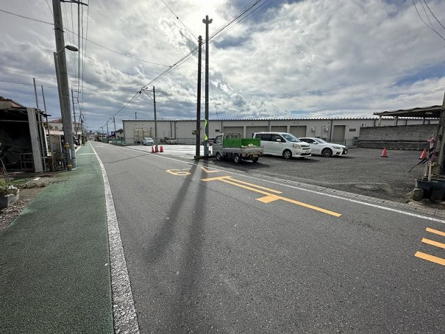 【前面道路含む現地写真】