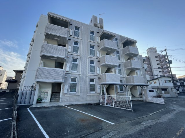 久留米市国分町の賃貸マンションの外観|きれいな外観です