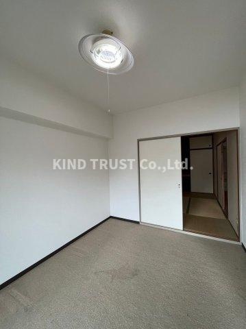 中崎西ハイツの居間・リビング|使いやすいリビングです