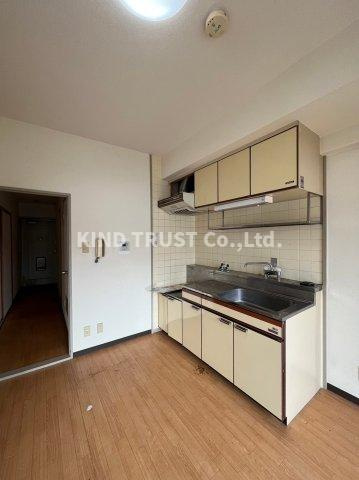 中崎西ハイツの居間・リビング|こちらのリビングで趣味の時間をお楽しみください