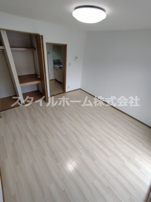 【居間・リビング】 | シャンテ・ラ・ヴィ北島　WEST | 別部屋写真です。