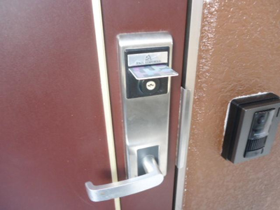 【内装】 | クイーンパレス羽根井 | 玄関カードキー（イメージ）