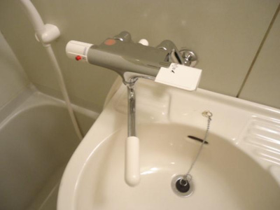 【洗面所】 | クイーンパレス羽根井 | 浴室温度調整機能付水栓（イメージ）