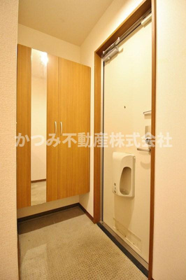 【玄関】 | ディー･エムズ（D-ROOM） | 同物件・別号室参考写真