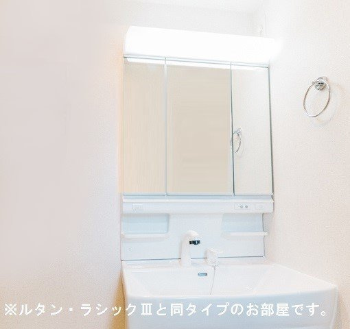 レジデンスまひるの洗面所|脱衣スペースもあります