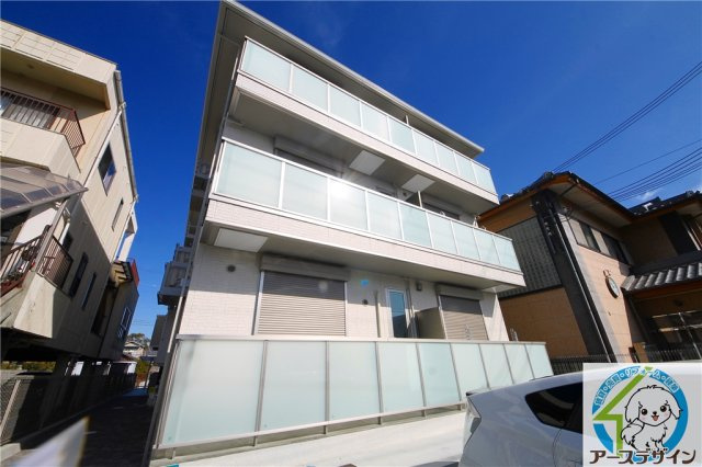 大蔵中町3階建アパートの外観
