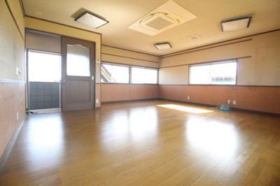 【居間・リビング】 | 藤田倉庫付き事務所