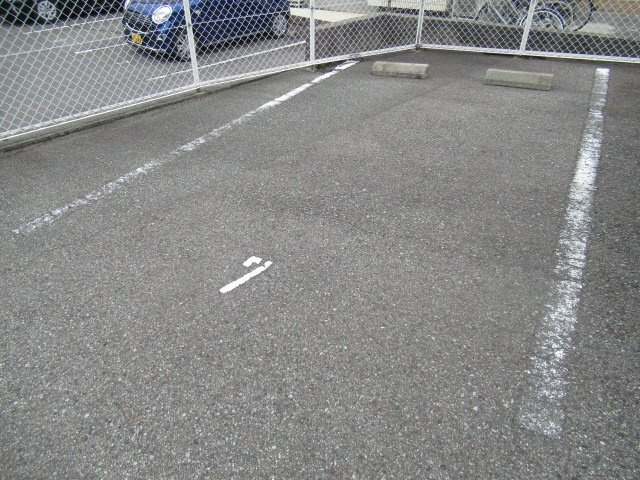 セブンアムールの駐車場