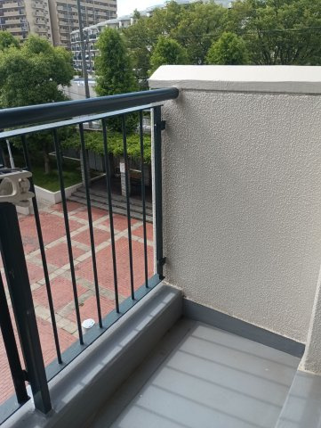 住道駅前住宅15号棟のバルコニー