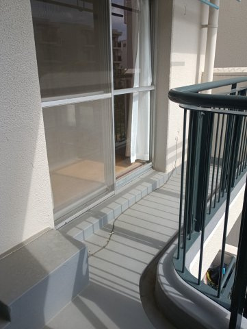 住道駅前住宅15号棟のバルコニー