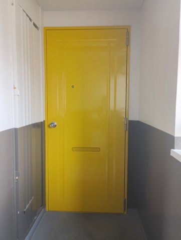 住道駅前住宅15号棟の玄関