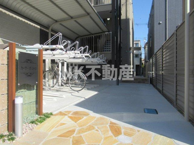 【エントランス】 | カーサ・オストロ（八戸ノ里賃貸） | 清潔なエントランスです