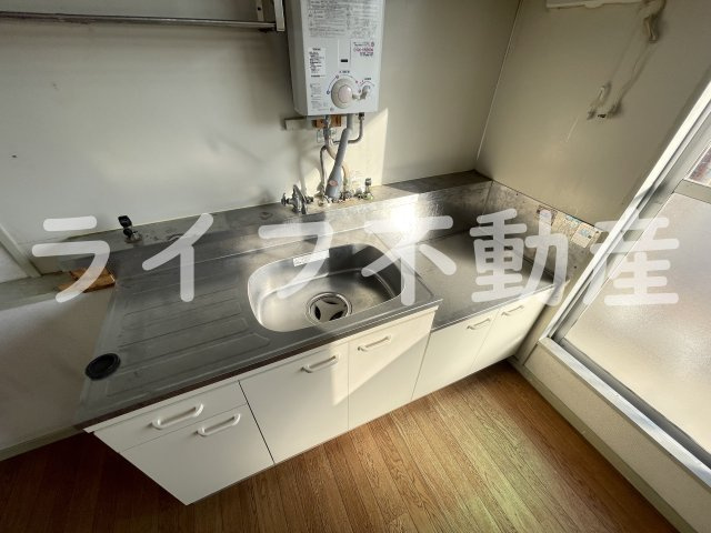 ハイツタカハシのキッチン|コンパクトなキッチンで掃除もラクラク