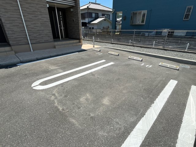エル　フルーリエⅡの駐車場