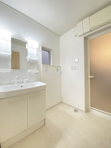 京都市西京区大枝塚原町　中古戸建の洗面所