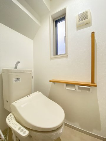 京都市西京区大枝塚原町　中古戸建のトイレ