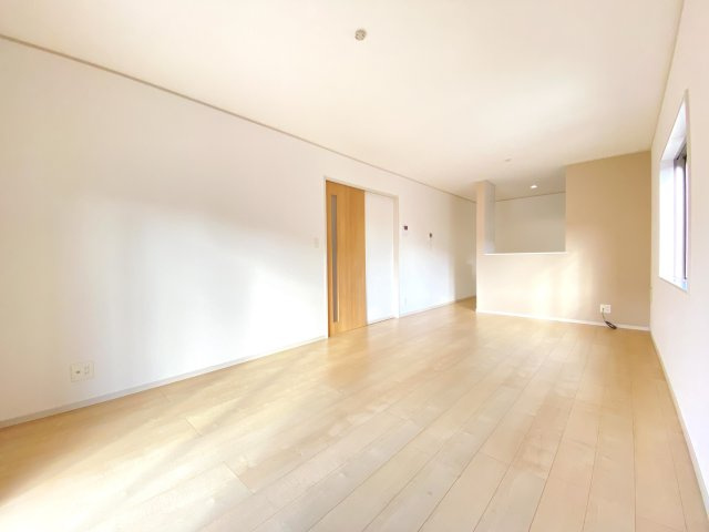 京都市西京区大枝塚原町　中古戸建の居間・リビング