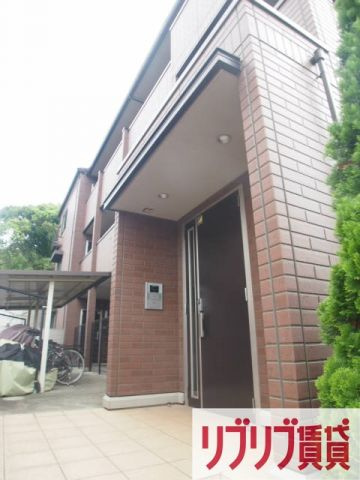 ロイヤルクレッセント西登戸参番館のエントランス