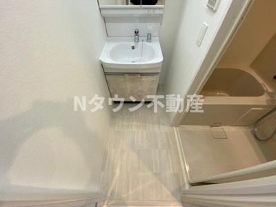 【洗面所】 | メイクスアート太閤通 | 明るい洗面所です