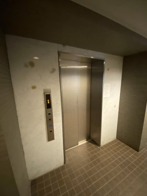 【その他共用部分】 | 東戸塚アーバンコンフォート壱番館 | お買い物時やベビーカーの出し入れに便利なエレベーター付です。