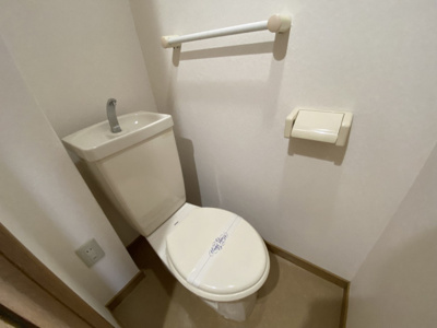 【トイレ】 | アルゴハイツ井尻 | 別号室の写真になります。現況優先。