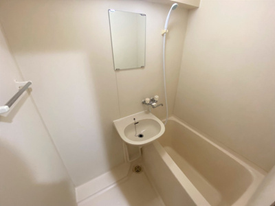 【浴室】 | アルゴハイツ井尻 | 別号室の写真になります。現況優先。