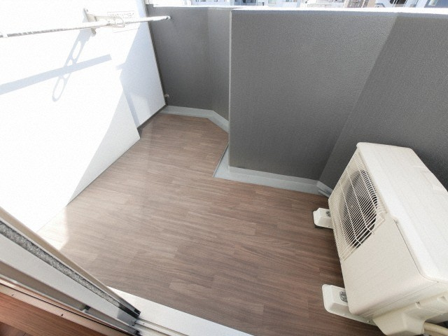 HRフロントリーガル難波WESTのバルコニー