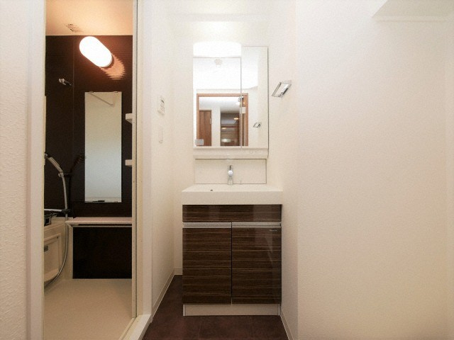 HRフロントリーガル難波WESTの洗面所