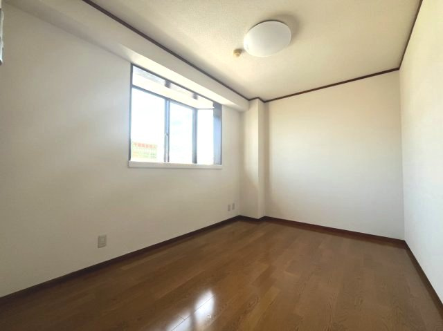 【洋室】 | 大富レジデンス | 個人の部屋や寝室として使える洋室です