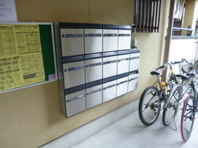 【エントランス】 | メイト淡路 | 集合ポストも設置されています