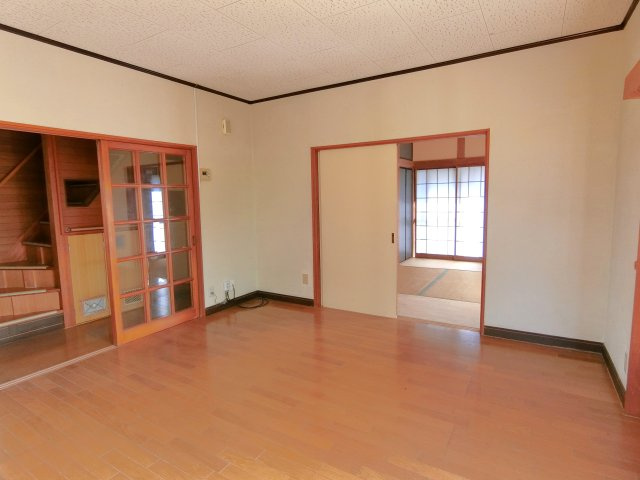 大網白里市四天木貸家の居間・リビング