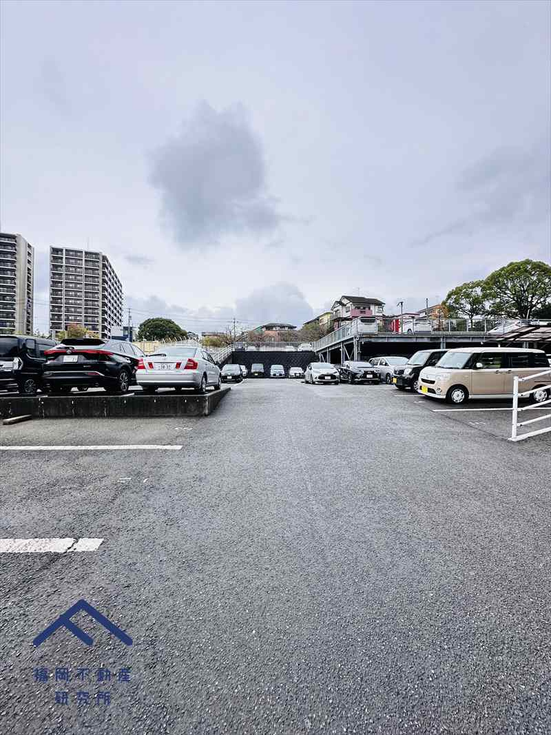 ファミール二日市の駐車場