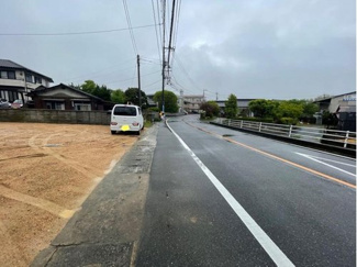 【前面道路含む現地写真】