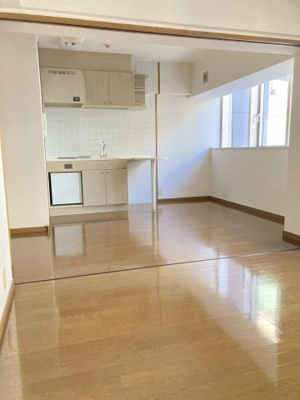 【居間・リビング】 | フレックス21博多Ⅱ | 別号室の写真になります。現況優先。